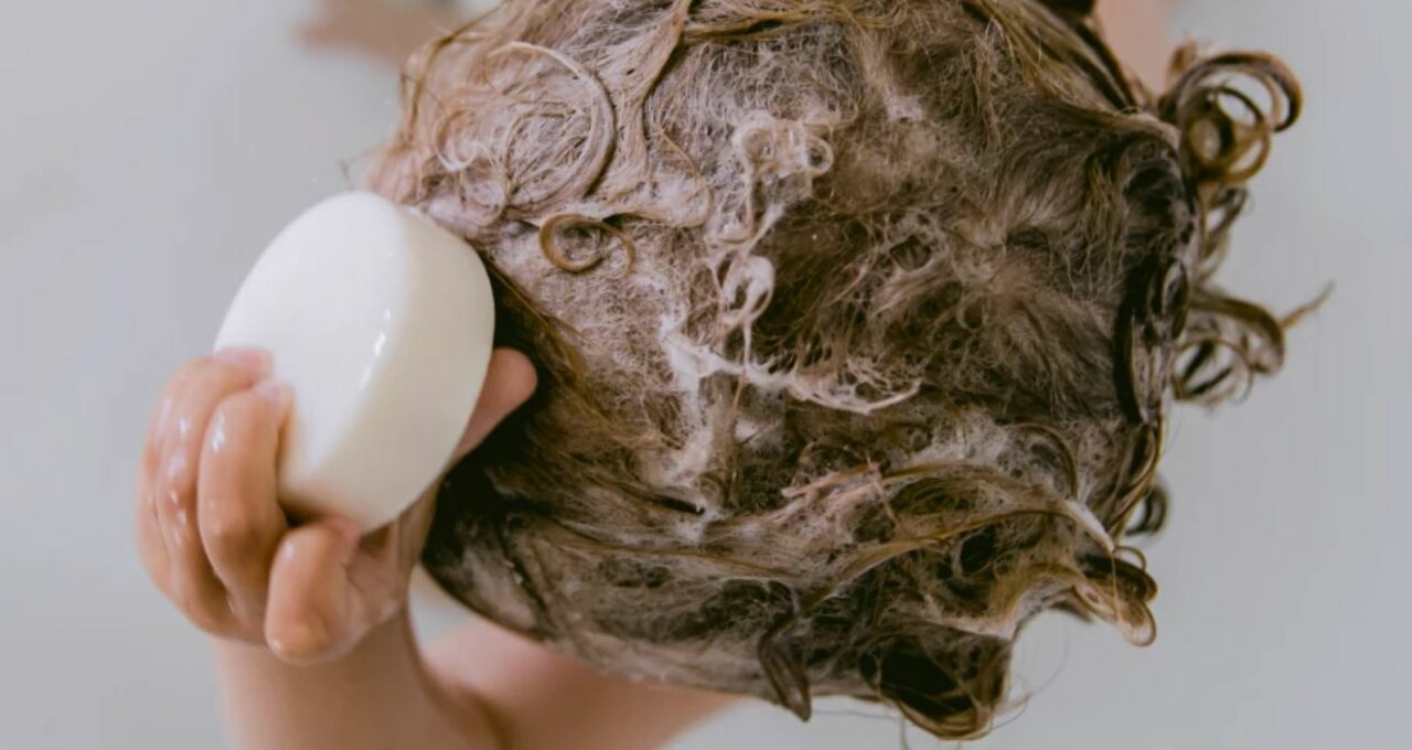 BOEP Stückchen Babyshampoo Kindershampoo Haarseife vegan plastikfrei parfümfrei