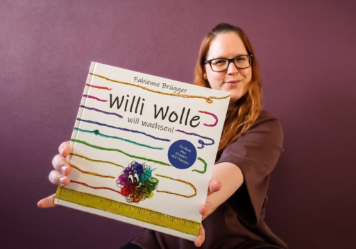 Fabienne Brügger mit Buch